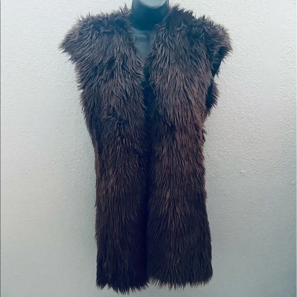 H & M Faux Fur Vest - US 4 - Picture 3 of 4
